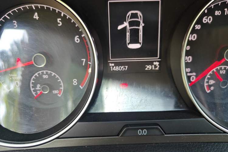 Used Volkswagen Golf 2015 1.4TSI Automatic Luxury Model Odometer Close Up