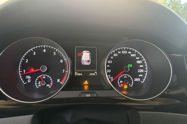 Used Volkswagen Golf 2015 1.4TSI Sportsvan Odometer Close Up