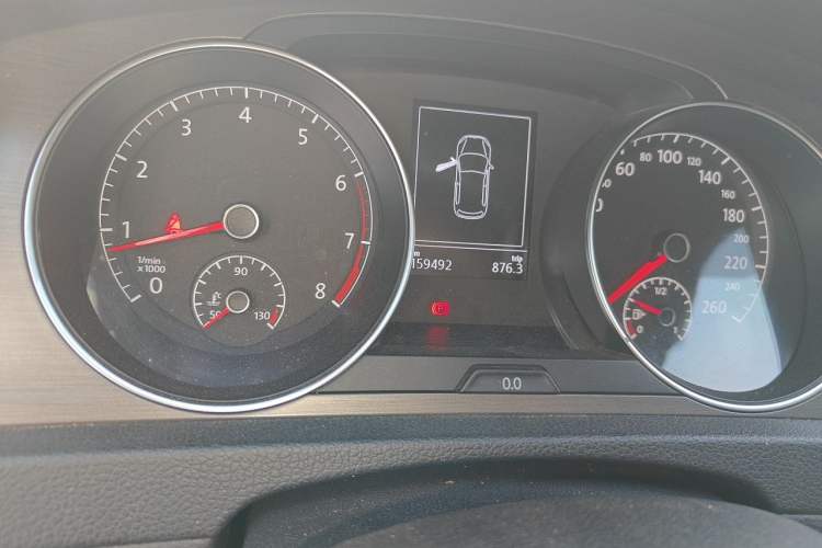 Used Volkswagen Golf 2015 1.4TSI Automatic Luxury Model Odometer Close Up