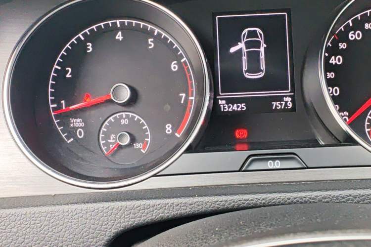 Used Volkswagen Golf 2015 1.6L Automatic Comfort Model Odometer Close Up