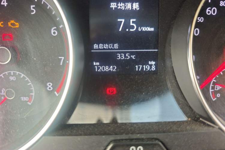 Used Volkswagen Golf 2015 1.4TSI Automatic Luxury Model Odometer Close Up