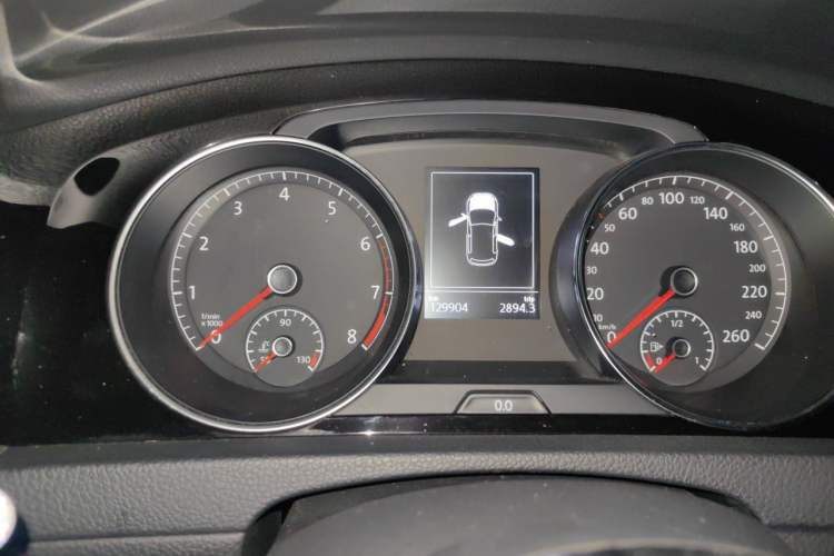 Used Volkswagen Golf 2015 1.4TSI Automatic R-Line Odometer Close Up