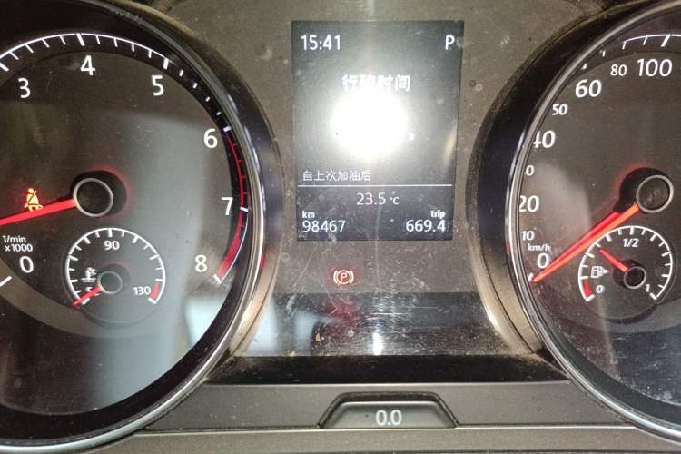 Used Volkswagen Golf 2015 1.6L Automatic Comfort Model Odometer Close Up