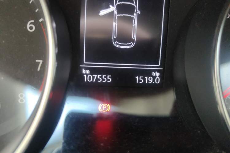 Used Volkswagen Golf 2015 1.6L Automatic Comfort Model Odometer Close Up