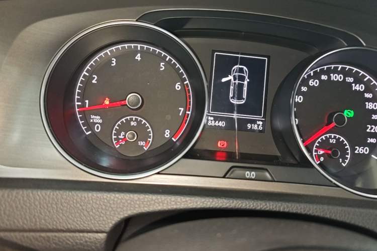 Used Volkswagen Golf 2015 1.6L Automatic Comfort Model Odometer Close Up