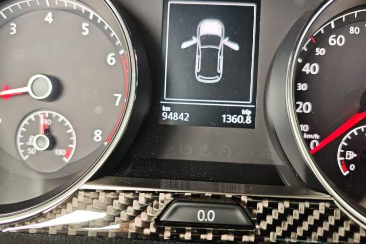 Used Volkswagen Golf 2015 1.4TSI Automatic Flagship Model Odometer Close Up