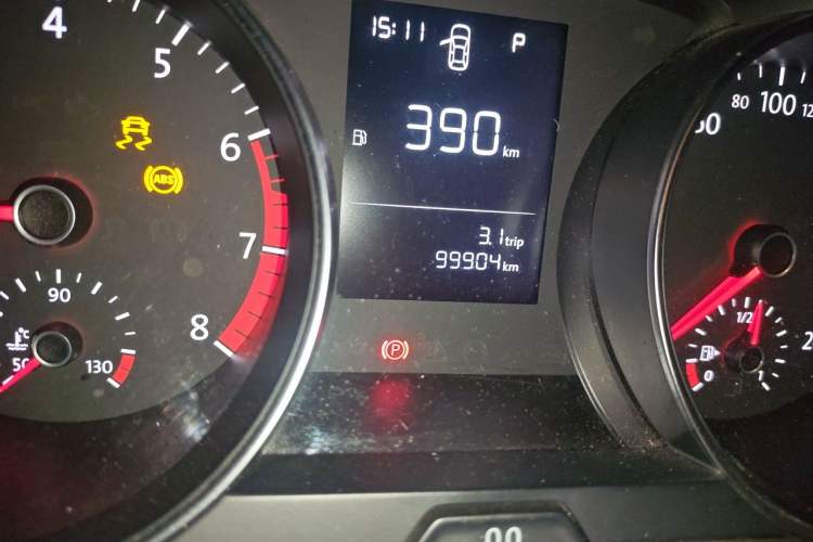 Used Volkswagen Golf 2015 1.6L Automatic Fashion Model Odometer Close Up