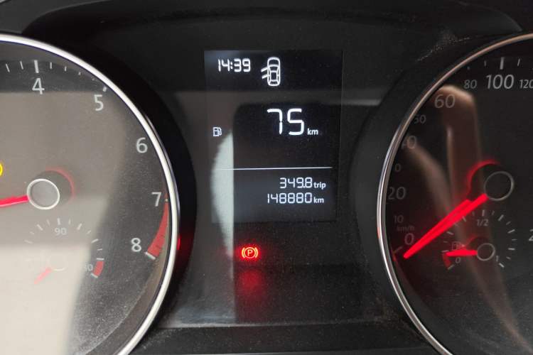 Used Volkswagen Golf 2015 1.6L Manual Fashion Edition Odometer Close Up