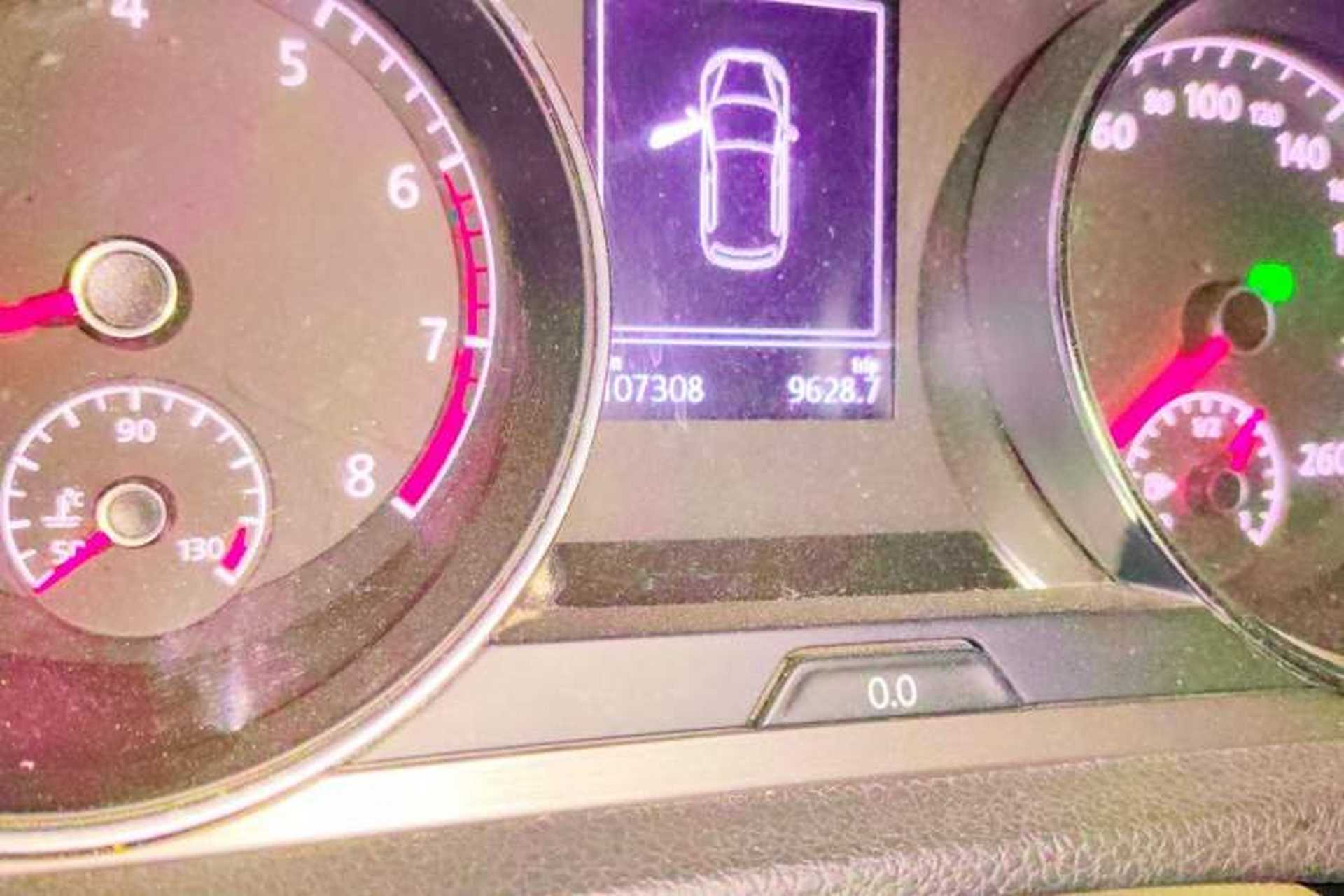 Used Volkswagen Golf 2015 1.4TSI Automatic Comfort Model Odometer Close Up