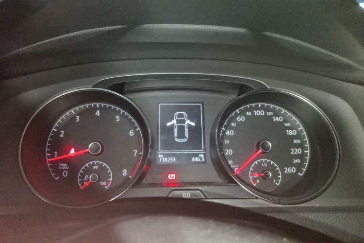 Used Volkswagen Golf 2015 1.4TSI Automatic Comfort Model Odometer Close Up