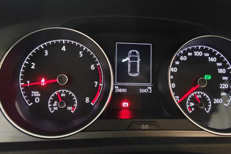 Used Volkswagen Golf 2015 1.4TSI Automatic Luxury Model Odometer Close Up