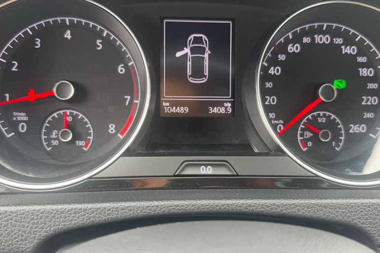 Used Volkswagen Golf 2015 1.4TSI Automatic Flagship Model Odometer Close Up