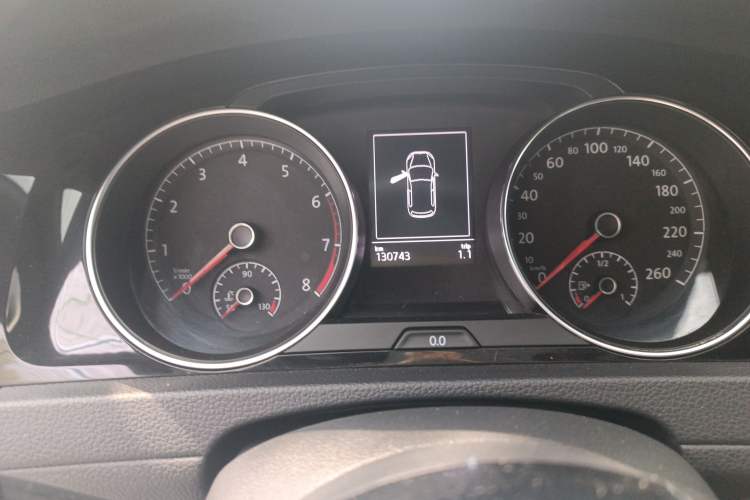 Used Volkswagen Golf 2015 1.4TSI Automatic R-Line Odometer Close Up
