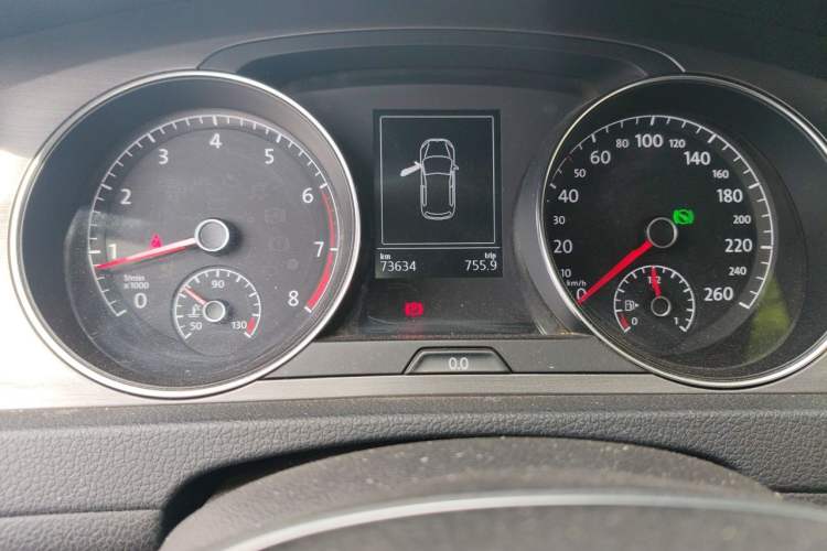 Used Volkswagen Golf 2015 1.6L Automatic Comfort Model Odometer Close Up