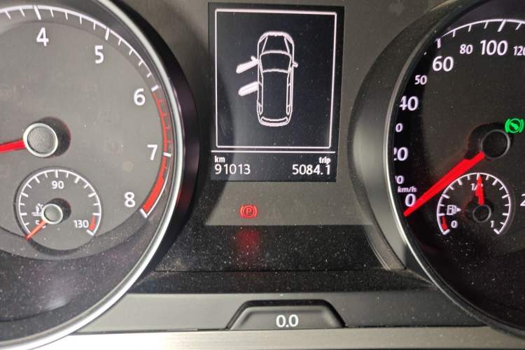 Used Volkswagen Golf 2015 1.4TSI Comfort Travel Edition Odometer Close Up