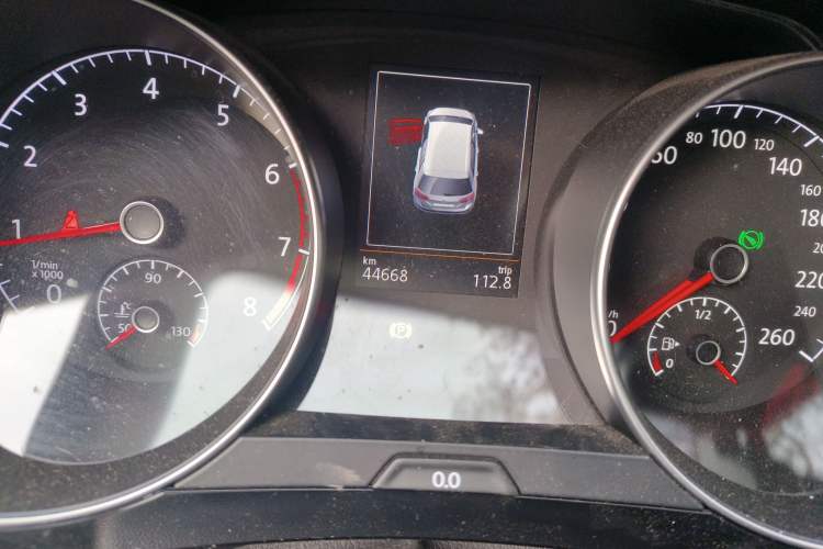 Used Volkswagen Golf 2015 1.4TSI Sportsvan Odometer Close Up