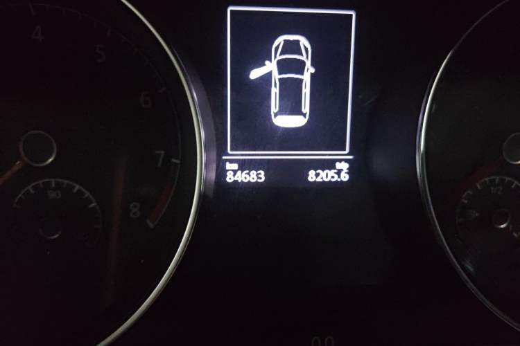 Used Volkswagen Golf 2015 1.6L Automatic Comfort Model Odometer Close Up