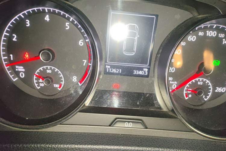Used Volkswagen Golf 2015 1.4TSI Automatic Comfort Model Odometer Close Up