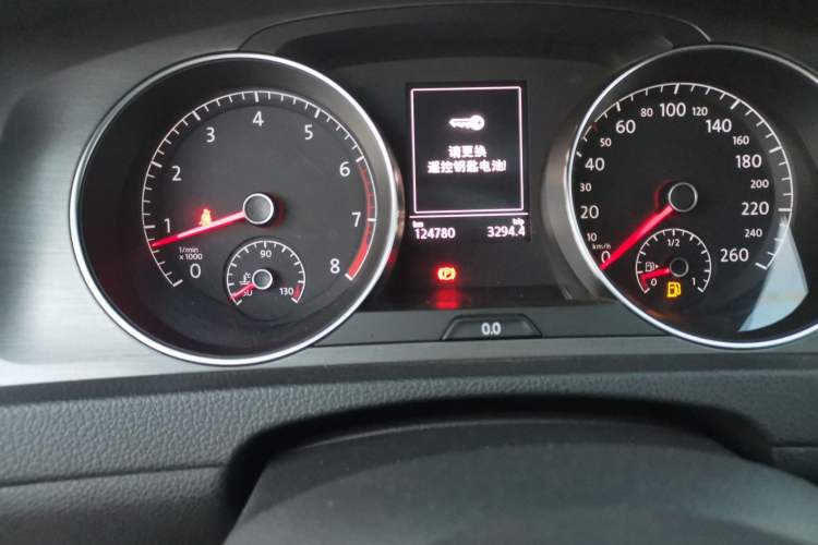 Used Volkswagen Golf 2015 1.4TSI Automatic Comfort Model Odometer Close Up