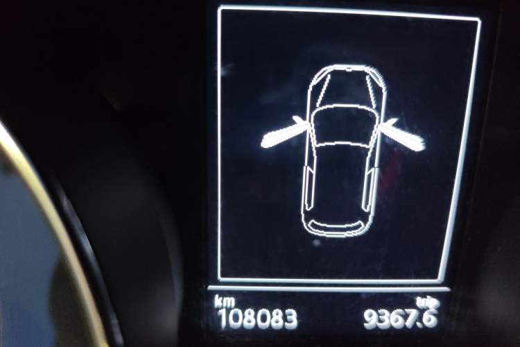 Used Volkswagen Golf 2015 1.4TSI Automatic Comfort Model Odometer Close Up