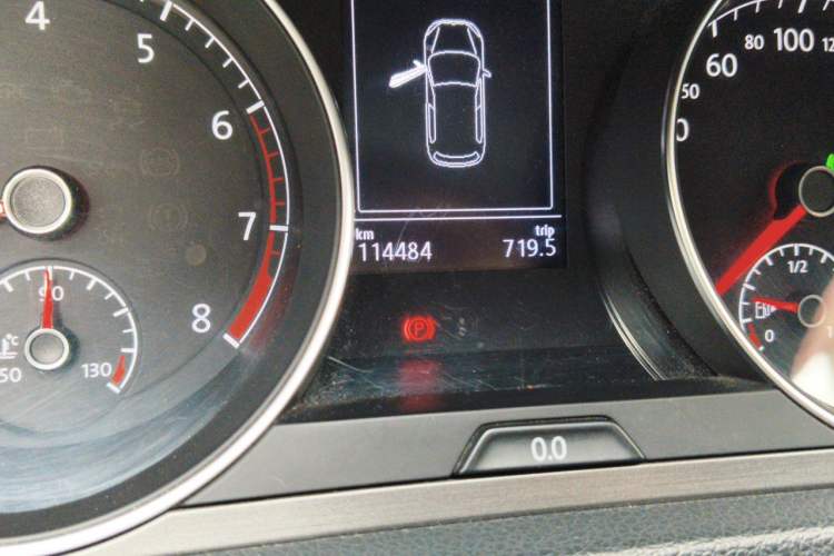 Used Volkswagen Golf 2015 1.4TSI Automatic Comfort Model Odometer Close Up