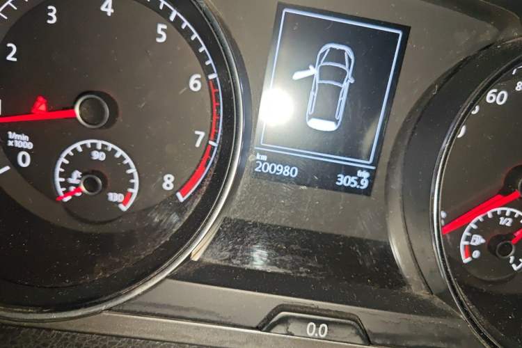 Used Volkswagen Golf 2015 1.6L Automatic Comfort Model Odometer Close Up