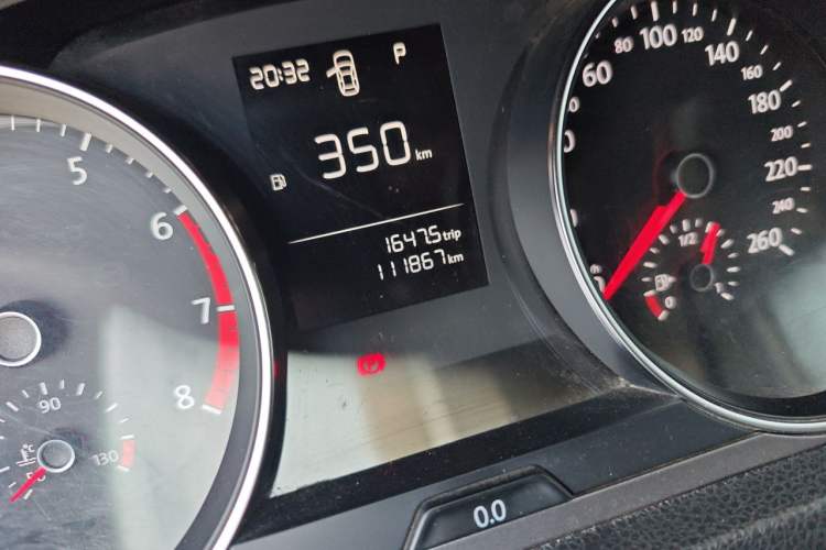 Used Volkswagen Golf 2015 1.6L Automatic Fashion Model Odometer Close Up