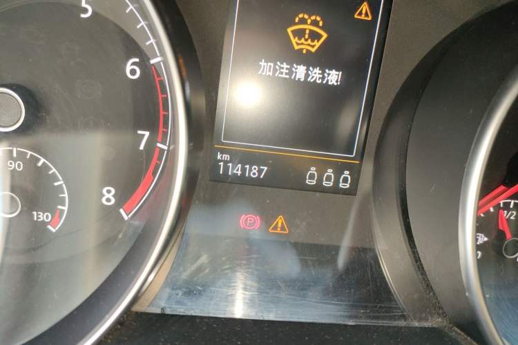 Used Volkswagen Golf 2015 1.4TSI Sportsvan Odometer Close Up