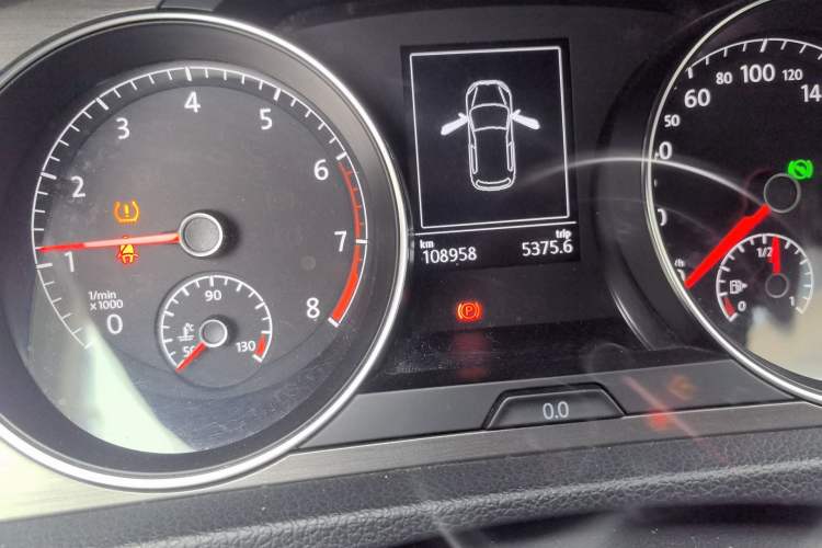 Used Volkswagen Golf 2015 1.6L Automatic Comfort Model Odometer Close Up