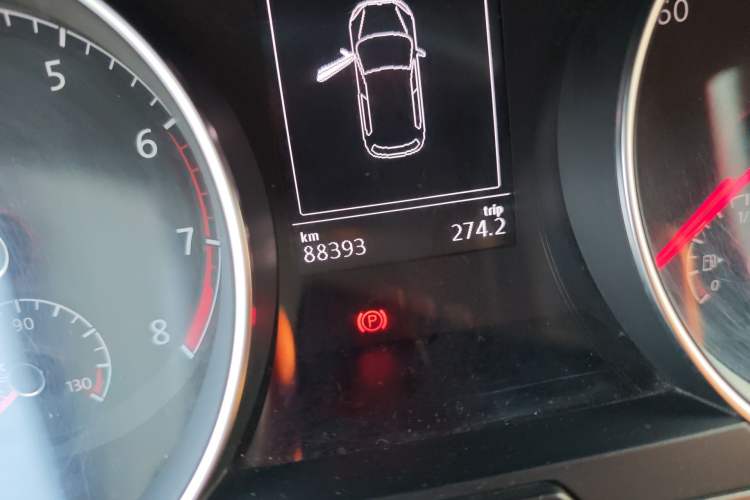 Used Volkswagen Golf 2015 1.6L Automatic Comfort Model Odometer Close Up