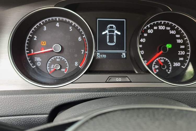 Used Volkswagen Golf 2015 1.6L Automatic Comfort Model Odometer Close Up