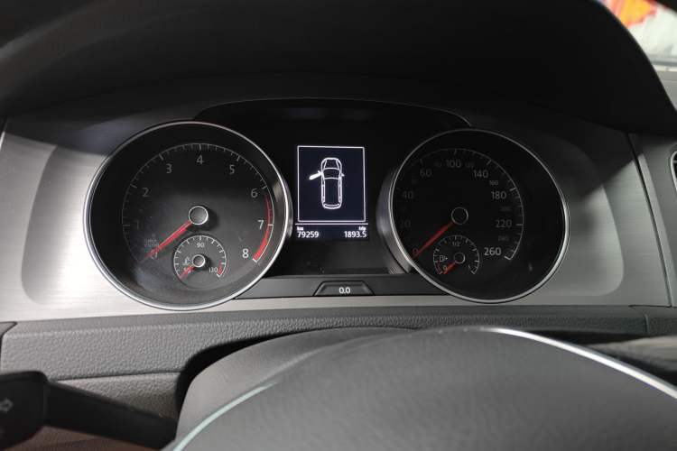 Used Volkswagen Golf 2015 1.4TSI Comfort Travel Edition Odometer Close Up