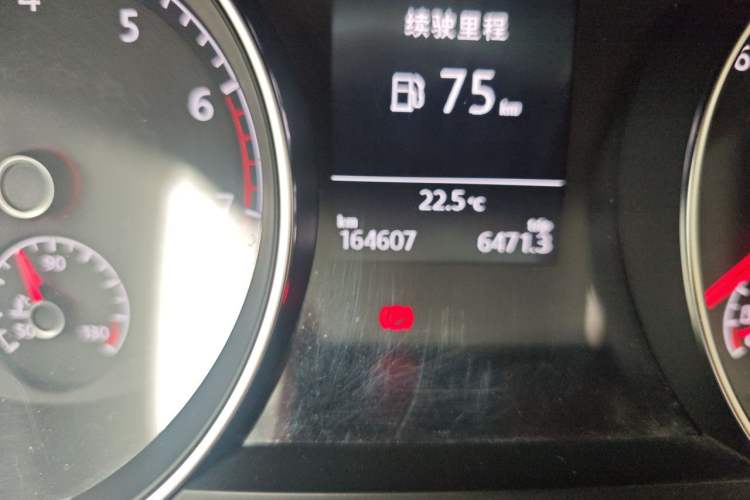 Used Volkswagen Golf 2015 1.4TSI Automatic Luxury Model Odometer Close Up