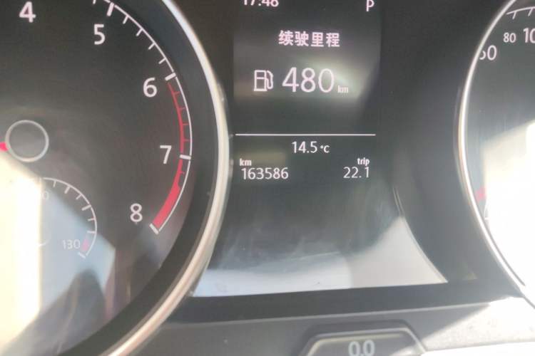 Used Volkswagen Golf 2015 1.4TSI Automatic Comfort Model Odometer Close Up