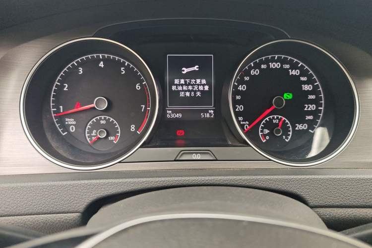 Used Volkswagen Golf 2015 1.4TSI Automatic Luxury Model Odometer Close Up