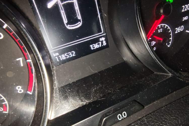 Used Volkswagen Golf 2015 1.2TSI Automatic Comfort Model Odometer Close Up