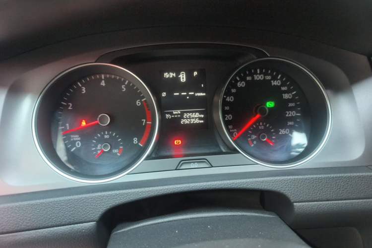 Used Volkswagen Golf 2015 1.6L Automatic Fashion Model Odometer Close Up