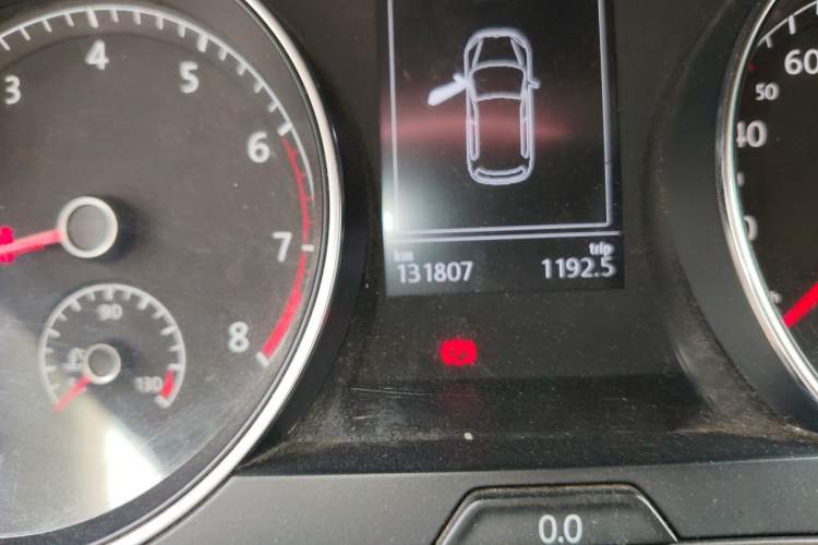 Used Volkswagen Golf 2015 1.6L Automatic Comfort Model Odometer Close Up