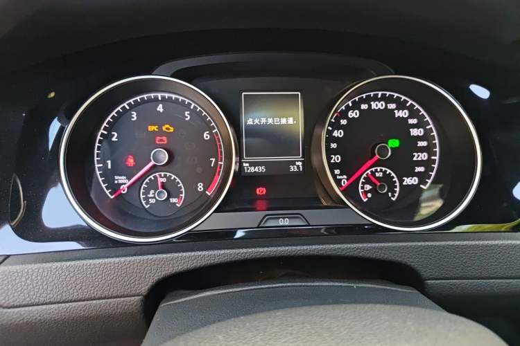 Used Volkswagen Golf 2015 1.4TSI Automatic R-Line Odometer Close Up
