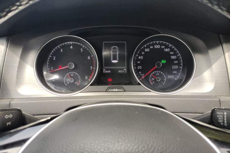 Used Volkswagen Golf 2015 1.6L Automatic Comfort Model Odometer Close Up