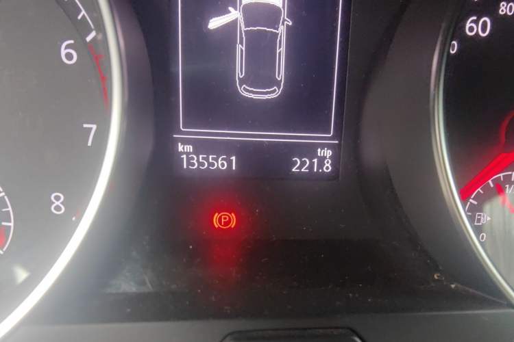 Used Volkswagen Golf 2015 1.4TSI Automatic R-Line Odometer Close Up