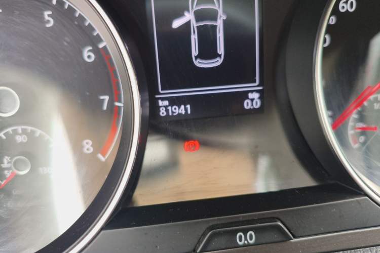 Used Volkswagen Golf 2015 1.6L Automatic Comfort Model Odometer Close Up