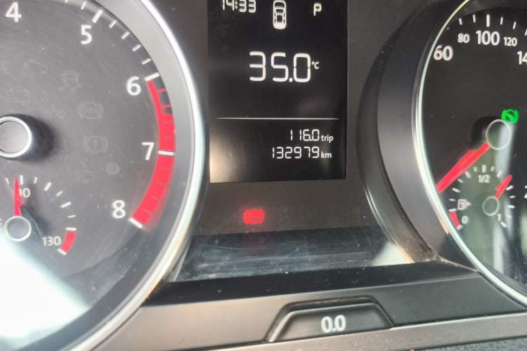 Used Volkswagen Golf 2015 1.6L Automatic Fashion Model Odometer Close Up