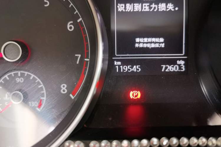 Used Volkswagen Golf 2015 1.4TSI Automatic Comfort Model Odometer Close Up