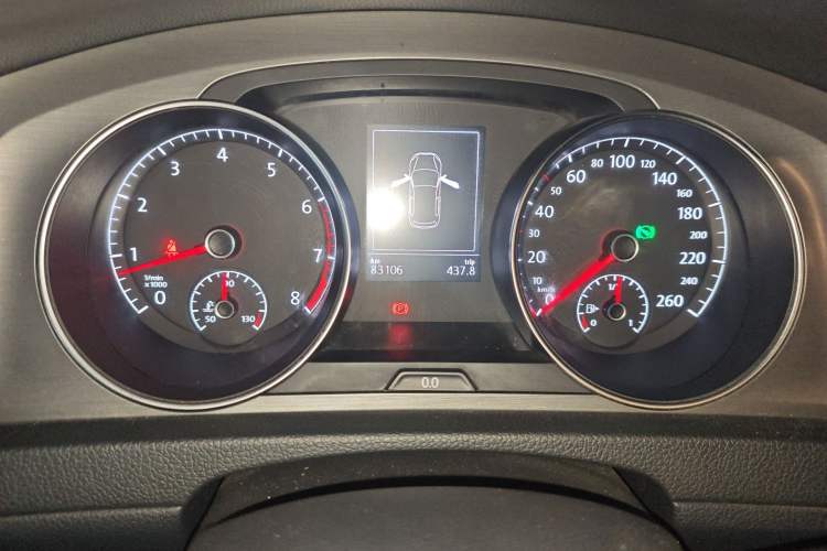 Used Volkswagen Golf 2015 1.4TSI Automatic Luxury Model Odometer Close Up