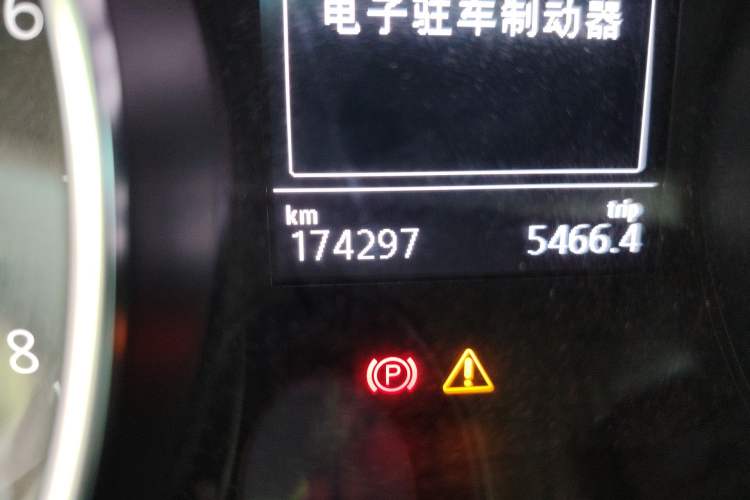 Used Volkswagen Golf 2015 1.6L Automatic Comfort Model Odometer Close Up