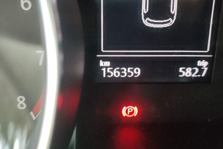 Used Volkswagen Golf 2015 1.4TSI Automatic Comfort Model Odometer Close Up