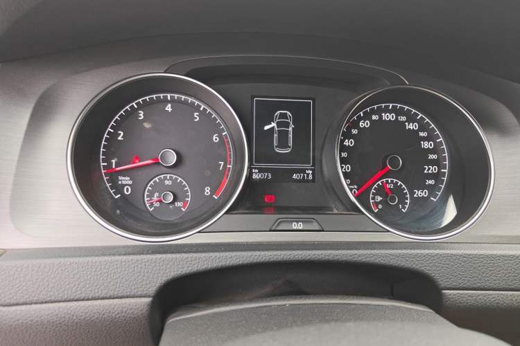 Used Volkswagen Golf 2015 1.4TSI Manual Comfort Model Odometer Close Up