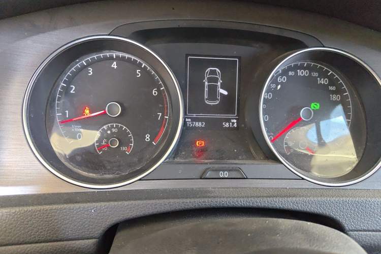 Used Volkswagen Golf 2015 1.4TSI Automatic Comfort Model Odometer Close Up