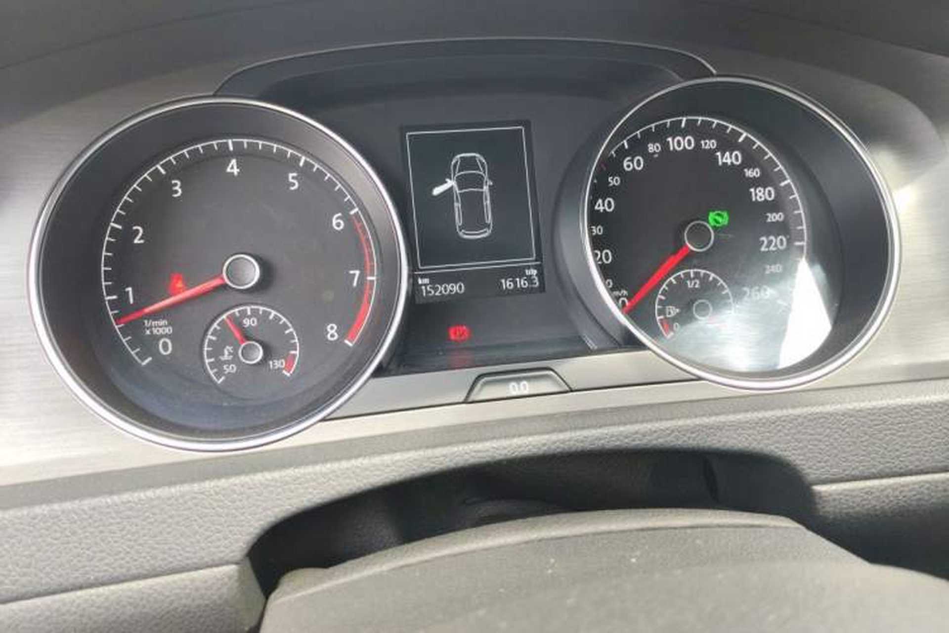 Used Volkswagen Golf 2015 1.4TSI Automatic Comfort Model Odometer Close Up